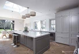 Laois, carlow, waterford, kildare, tipperary, kilkenny, offaly. Country Chic Classic Kitchens Kitchen Ideas Dublin Kitchenmodelideas Kuchendesign Modern Kuchendesign Luxuskuchen