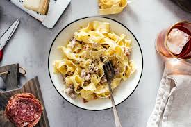 20 · 25 minutes · la pasta alla norcina è un primo piatto umbro che adoro, ogni volta che mi trovo dalle parti di perugia, cerco qualche trattoria tipica per mangiarla e una buona macelleria per acquistare le salsicce. Ricetta Pasta Alla Norcina Generazione Post
