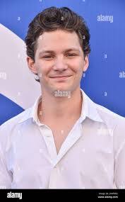 Jordan Garfield's Instagram, Twitter & Facebook