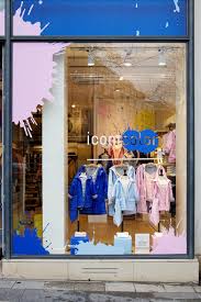 Scenographie Vitrine Et Creation Graphique Pour La Vitrine Petit Bateau Cire Iconicolor 2018 Vitrine Graphiste Petit Bateau