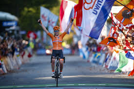 There are few riders in the pack that can push marianne vos to the line in a sprint finish and hang with annemiek van vleuten on the long. Anna Van Der Breggen Wint Verdiend Wereldtiel Op De Weg Knwu