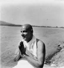 Sri Swami Sivananda...🌹🌹🌹 WHAT IS DIVINE LIFE? Divine Life means a good  life together with self-discipline and an inner awareness of the Atman.  Entertain divine thoughts; do virtuous actions. This is the