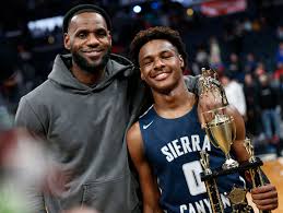 Liz cambage took women's basketball to new heights in london in 2012, when she became the first woman to dunk at the olympics. Lebron James Son Wins Big Against Dad S Alma Mater People Com