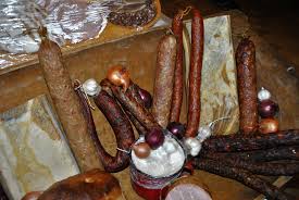 Magazinul oferă produse tradiționale precum. 7 Preparate Din Carne Au Fost Atestate Drept Produse TradiÈ›ionale RomaneÈ™ti De Ministerul Agriculturii