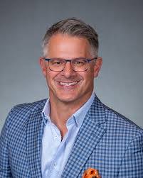 Scott Sparrow's Instagram, Twitter & Facebook