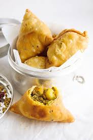 Crunchy Punjabi Samosa The Samosa Filling Is Spiced Beef This Indian Snack Recipe Will Become Your Fa Indian Food Recipes Indian Snack Recipes Indian Cooking