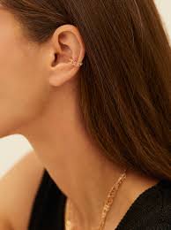This earring should be placed into an earlobe piercing. Golden Earcuff Earring With Crystals Golden Woman Parfois Com