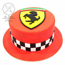 Cake Design Gateau Personnalise En Pate A Sucre Sur Le Theme Logo Ferrari Sugar Paste Ferrari Logo Gateau Personnalise Gateau En Forme De Voiture Cake Design