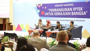 Teori pembangunan merupakan salah satu teori besar yang juga dikenal dengan istilah ideologi developmentalisme. Pembangunan Ekonomi Lewat Teknologi Tepat Guna Wawasan Knowledge Sector Initiative Ksi