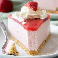 Gateau Mousse Aux Fraises Lois Recettesdedesserts En 2020 Gateau Mousse Fraise Gateau Mousse Gateaux Et Desserts