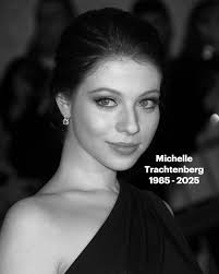 Michelle Trachtenberg, beloved actress known for Buffy the Vampire Slayer  and Gossip Girl, has passed away at 39. 📷: Canadian Press