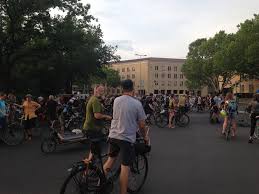 Das hauptstadtrad für den urbanen städter von heute. Critical Mass Berlin Posts Facebook