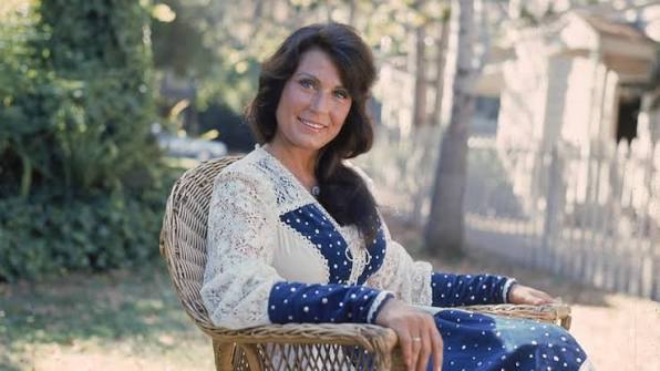 Country music hero Loretta Lynn, known for songs about sex and love, cheating husbands, divorce and birth control, dies aged 90 - ABC News