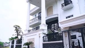 Rumah gaya eropa klasik majalah rumah sumber mstudiosolo.blogspot.com. Mengintip Interior Mewah Di Rumah Prilly Latuconsina Dominasi Gaya Desain Khas Eropa Dan Amerika Voire Project