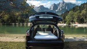 Optiques de phares affûtées, calandre avec son design directement inspiré du quattro, l'audi a6 avant est tout en horizontalité, à l'instar de la bande chromée qui parcoure l'arrière pour relier les deux phares. Dreamcase Dreamcase