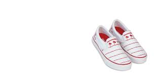 Перевод слова shoes, американское и британское произношение, транскрипция, словосочетания, однокоренные слова, примеры использования. Drink Cup Shoes In N Out Company Store