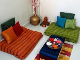 Ukurannya pun berbeda beda pada umumnya lebih besar dari ruang kamar tidur , berikut adalah desain ruang tamu minimalis ukuran 3×3 untuk kamu. Desain Ruang Tamu Tanpa Kursi Cara Menata Ruang Tamu Agar Tampak Makin Unik Dan Nyaman Interiordesign Id