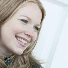 Elaine Paddock's Instagram, Twitter & Facebook