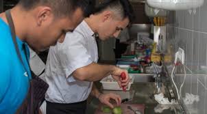 Reformas integrales de cocinas en las palmas, con tus ideas realizamos desde el diseño, hasta la fabricación y la reforma final. Curso De Cocina Profesional En Lanzarote Con Esacan Practicas En Hoteles Y Restaurantes