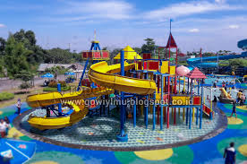 Kami juga menerima pembuatan kolam renang sesuai dengan permintaan (request) dari pelanggan dari bentuk, luas, dan model kolam renang yang akan dibuat nantinya. Kolam Renang Green Lake View Cimanggis Depok