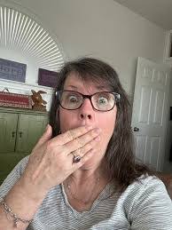 Amanda Stoneking's Instagram, Twitter & Facebook