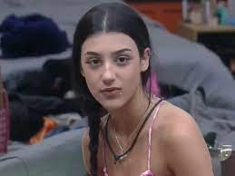 Bia Miranda paga peitinho em A Fazenda 14: 