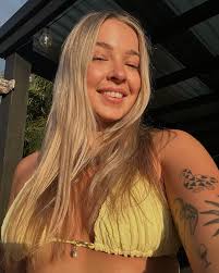 BETH PARISH 🍒 (@bethparishh) • Instagram photos and videos