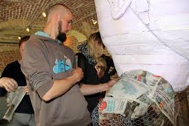 We did not find results for: Les Casselois Faconnent La Grosse Tete De Stephane Bern