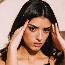 Dixie D Amelio Is An American Tiktok Star And A Social Media Influencer With A Huge Fan Following Read The Comple In 2020 Dixie The Most Beautiful Girl Pretty People
