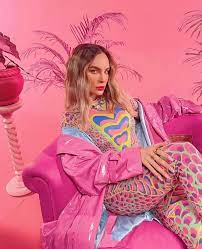 Her debut album belinda sold more than two and half million copies. Belinda Facebook