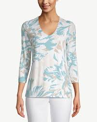 By choosing a color echoed by the print of your shirt, you're already in the matching zone and both pieces will complement each other. 3 4 Sleeve Floral Print V Neck Tee Chico S