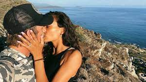 Jan 18, 2021 · congrats to joel kinnaman and kelly gale! Victoria S Secret Star Kelly Gale Ist Mit Ihrem Joel Verlobt Promiflash De