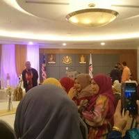 Antara dana gelap/slush fund yang disebut adalah dana fasilitisasi yang diurus di bawah unit kerjasama awam swasta (ukas), projek mesra rakyat yang diuruskan jabatan pembangunan persekutuan (jpp) negeri seperti diterangkan oleh timbalan menteri jpm, penyelarasan program. Unit Penyelarasan Pelaksanaan Icu 124 Visitors