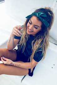 21 Hairstyles For Long Hair Perfect For Vacation Glaminati Com Bandanna Hairstyles Travel Hairstyles Long Hair Styles
