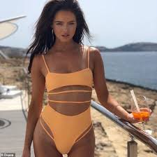 Learn details about maura higgins net worth, biography, age, height, wiki. Maura Higgins And Tommy Fury S Eight Year Age Gap Is Ridiculed By Love Island Fans Daily Mail Online