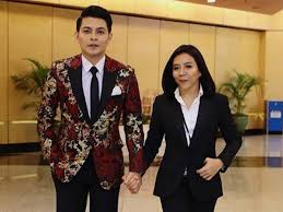 Penyanyi dan pelakon izzue islam kesal pelakon dan anggota kumpulan forteen, izzue islam mendapat pujian ramai apabila bertindak. Jadi Isteri Serba Boleh