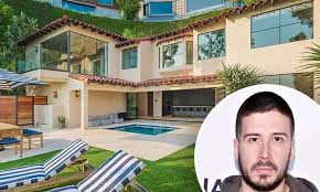 One day vinny was playing the game super mario 3d world on stream, when he grew an immense fan following after he was added to the growing roster of mii's in vinny's tomodachi life series. Jersey Shore S Vinny Guadagnino Buys A Gorgeous New Home In The Hollywood Hills For 3 5 Million Daily Mail Online
