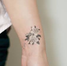 Tatouage Fleur De Cerisier Cheville Tatouage Tatouage Cerisier Tatouage Japonais