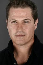 Pátrací eso 2 (1999)