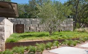 Lake Flato S Hillside House In Texas Overlooks Downtown Austin Lake Flato Hillside House Outdoor