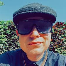 Mijn zeer slechtziende overbuurjongen belde vandaag aan of hem wilde  helpen. Zijn wasmachine liep over en er was niemand. Natuurlijk! Ik moest  de afvoer controleren. Dit deed ik dmv een filmpje maken