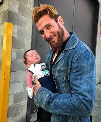 Let's see pablo tell schreiber personal detail. Whooo Is This Baby Pablo Schreiber Mad Sweeney American Gods