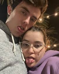 Lizzie Holmes (@lizzie_holmes_) • Instagram photos and videos