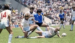 Estos diseños se han plasmado desde mucho tiempo atrás; Aficionado Se Hace Enorme Tatuaje En Honor A Diego Maradona