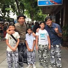 Andre taulany menikah dengan wanita keturunan minang yang bernama rien wartia trigina (erin) pada 17 desember 2005. Tak Hanya Jago Melawak 10 Potret Ini Jadi Bukti Andre Taulany Jadi Papa Idaman