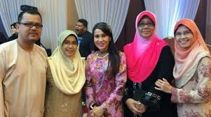 Beberapa jenis kerang mutiara dapat dijumpai matang gonad sepanjang tahun. 8 Gambar Ekslusif Terbaru Mazuin Hamzah Bekas Isteri Pengiran Sufri Yang Dulu Terkenal Kerana Kecantikannya Yang Memukau