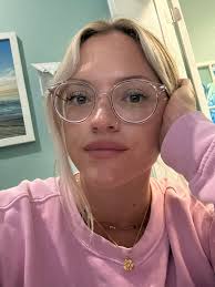 We see you girl with your two front toofs