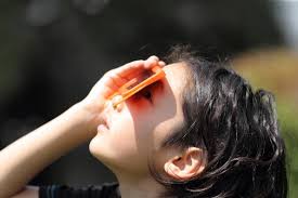 . s'appellent respectivement éclipse lunaire et éclipse solaire. Comment Regarder Une Eclipse Solaire Et Lunaire