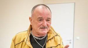 A dalban háromszor versenyzett énekesnő csatlakozik fehérvári. Nagy Fero Felt Hogy Keptelen Lesz Felnevelni Egy Gyereket Rendorok Vittek El Amikor Az Oviba Ment Volna Video Borsonline