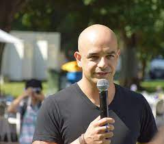 Australia's most celebrated patissier adriano zumbo will put the country's most passionate dessert makers to the test on zumbo's just desserts. Adriano Zumbo Wikipedia